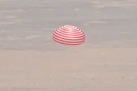 神十九乘组回家高清图来了！图片