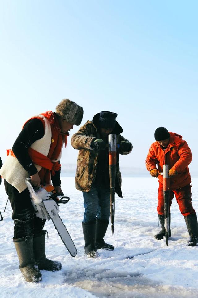 冰雪节的超绝冰雕来自哪里？今天大黑河上的号子声给出了答案