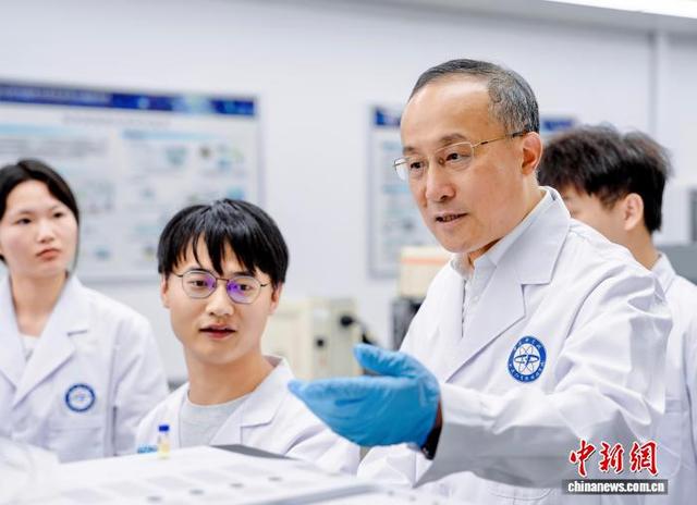 中国科学院院士张涛荣获科睿唯安2025年度“引文桂冠奖”