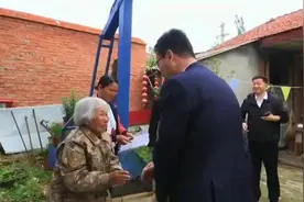 哈尔滨市木兰县政企人员赴武汉看望马旭颜学庸夫妇图片