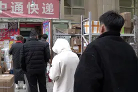 快递“上门”调查①新规下，你的包裹送到哪儿“听你的”了吗？图片