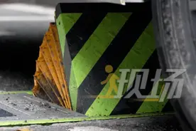 福州车主被地锁“绑架”！智慧停车位竟涉违法！图片