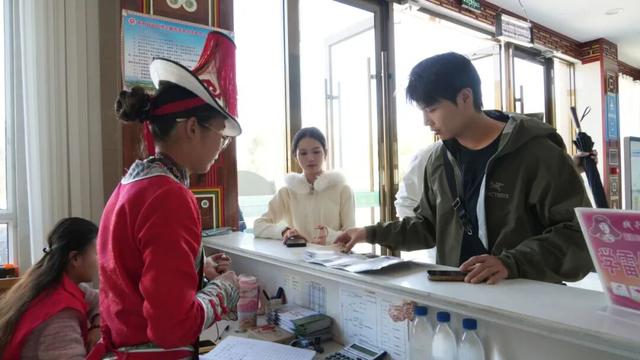 肃南：十一旅游热度攀升 康乐草原上演“速度与诗意”
