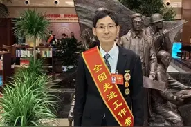 福建省气象局首席预报员吴启树：追云逐雨的气象“跑者”图片