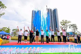 水上的“速度与激情”！国庆假期首日，顺德伦教上演群龙竞渡图片