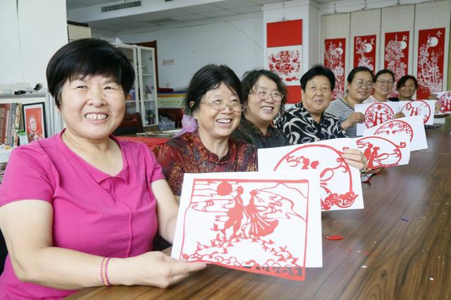 25国宣布暂停对美寄送包裹；35万以色列民众游行示威，敦促政府尽快结束冲突