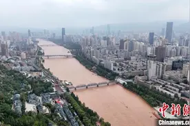 （中国新貌）兰州：黄河穿城而过 明珠焕发光彩图片