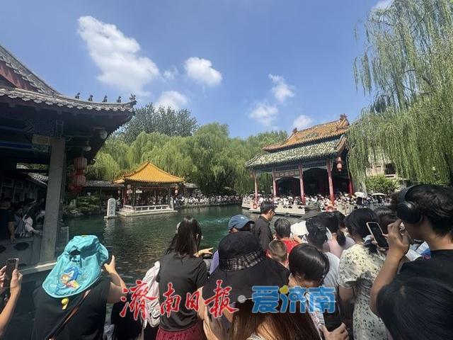 一年四季 泉在济南丨初秋趵突泉畔游人如织 泉城美景引客来