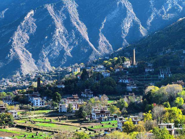 丹巴藏寨秋韵浓