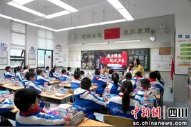 成都石室天府中学附属小学举行开学典礼图片