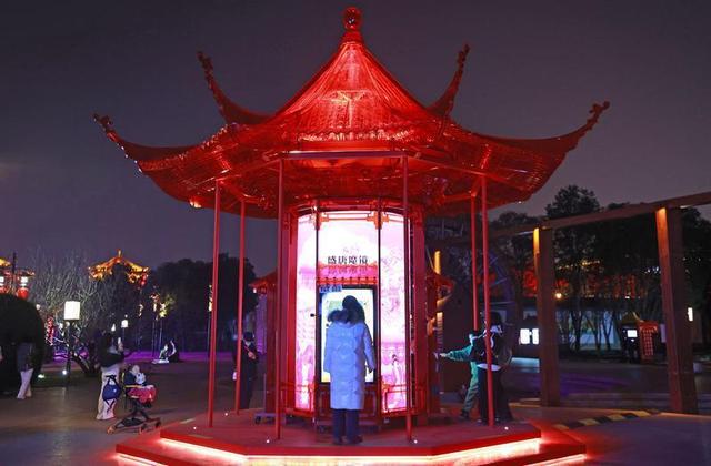 “长安灯会”流光溢彩