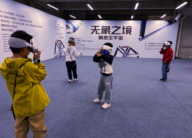 “党建红”点亮“枫”景丨栖霞山 “红枫护卫队” 上线！