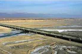 国道219线阿克苏（温宿）至乌什至阿合奇公路托什干河特大桥顺利贯通图片