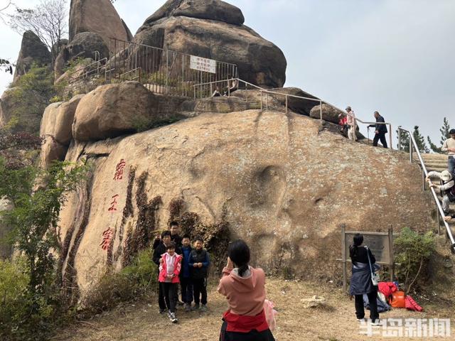 爬山登高看秋色