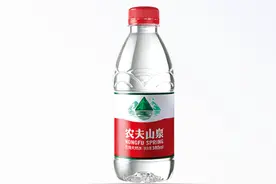 农夫山泉中报：瓶装水受舆情影响营收下滑 茶饮占比已接近四成图片