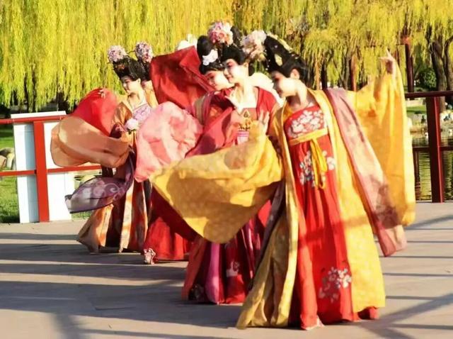 抢！第二波早鸟票来袭，88元畅游长安灯会盛唐光影！