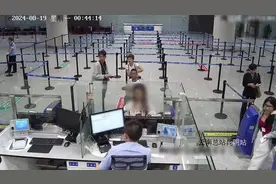 一女子使用其胞姐证件企图蒙混过关被当场识破图片
