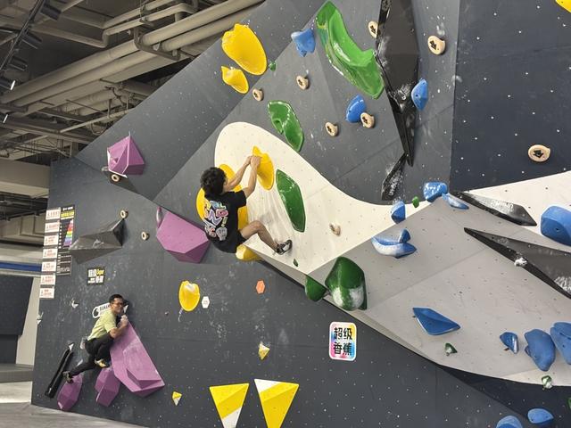 冬趣满申城！商场“花式上新”解锁魔都消费活力密码