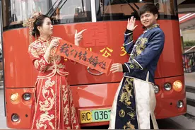 “铛铛车”当婚车，感受别样浪漫！图片