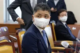 出身农民家庭，曾力压三星李在镕登顶韩国首富！科技大佬金范洙涉嫌操纵股市被检方提请批捕图片