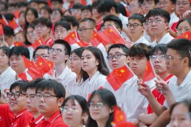武汉大学举行2025级新生开学典礼