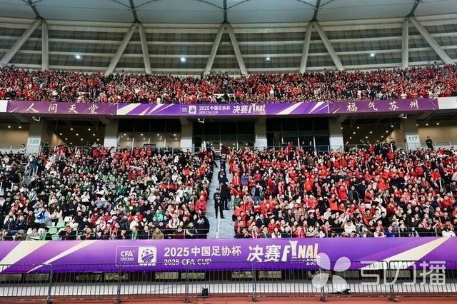 城市足球｜苏州见证历史对决 北京国安捧起第5座足协杯冠军奖杯