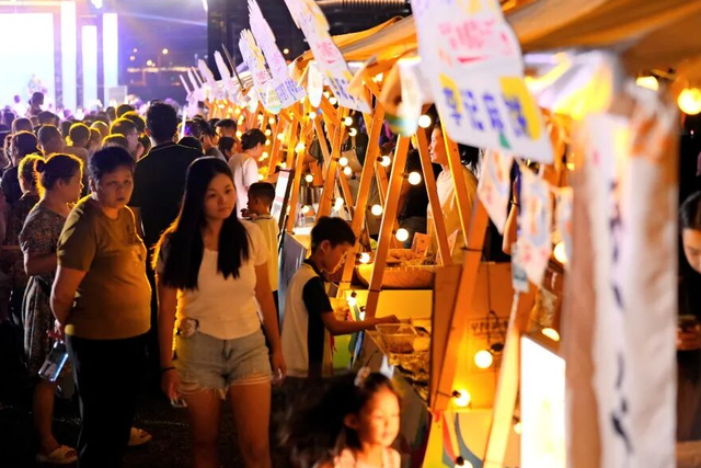 8天长假即将来临，成都这些地方要火！