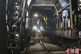 四川：隆黄铁路隆叙段全线最长隧道贯通图片