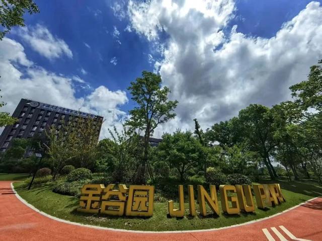 闵行人的嘴真严啊，街头那么多公园却不说……