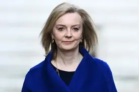 特拉斯称“要让乌方能用一切可能的武器和战术击败俄”，扎哈罗娃怒批图片