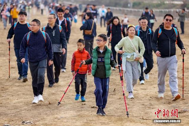三千徒步爱好者走进南京江宁“山野拾秋”
