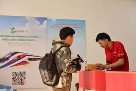 “老挝的快递搭上了老中铁路火车” | 共建“一带一路”·第一现场图片