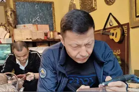 铜器手工技艺“上新”，新疆男子融入现代技术，不将就每一件作品图片