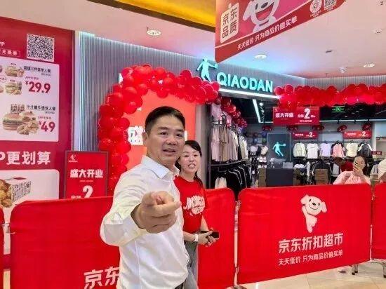 刘强东拿下大单，奶茶妹妹惊艳现身，京东要起飞了