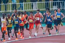 长年坚持跑“马”，“病秧子”跑成了“飞毛腿”图片