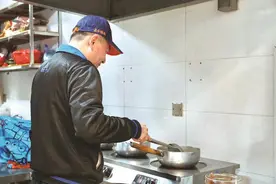 长沙县城区商圈首批液化气罐“下岗”图片