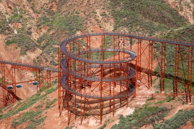 中国经济样本观察·“镇”了不起丨种粮不灵、“种草”很行！这个小镇“水墨丹霞”出圈了