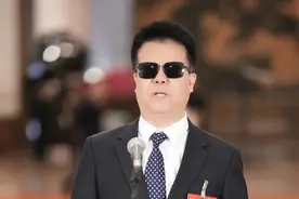 唯一一位盲人代表：我们看不见，就让更多人看见我们图片