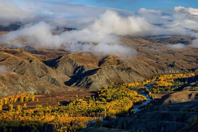 追逐秋色三千里：从北疆到徽州