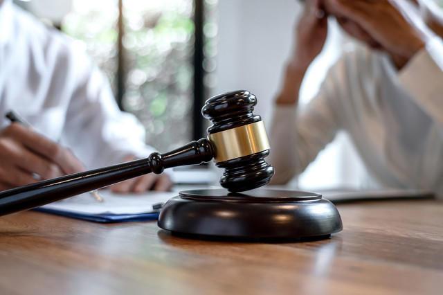 男子持铁锤打死妻子情夫被判无期徒刑