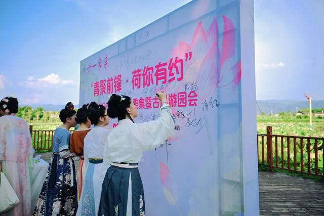 【团团严选】川渝一家亲—— 这场古风交友带你邂逅中式浪漫→