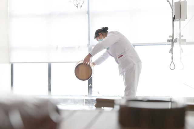 贵州岑巩：温泉“加料”中医药 康养旅游暖寒冬