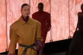 秀场突发，超模刘雯这一反应绝了图片