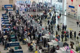 大年初六，长沙南站开启“人从众”模式图片