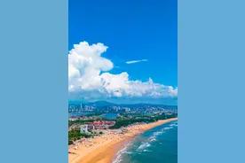 众拍 | 山东日照：蓝天碧海金沙滩图片