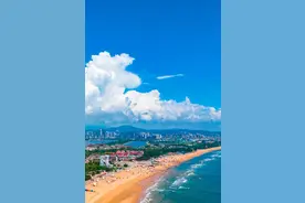 众拍 | 山东日照：蓝天碧海金沙滩图片