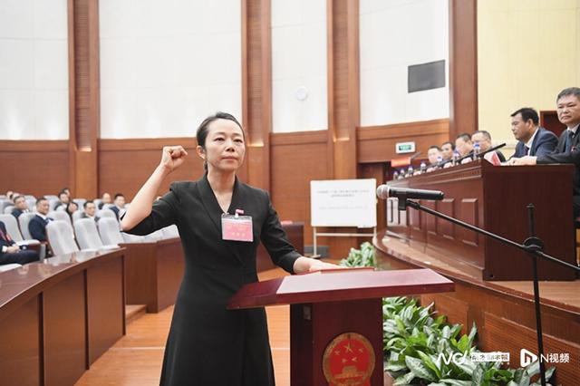 韩俊峰当选凤岗镇长！曾在东莞妇联任职，有贵州基层挂职经历