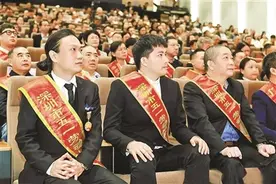 劳模代表宣讲奋斗故事 工匠精神闪耀深圳图片