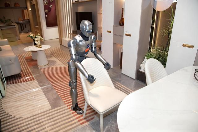 再拓技术边界！尚品宅配以“机器人+”深挖护城河