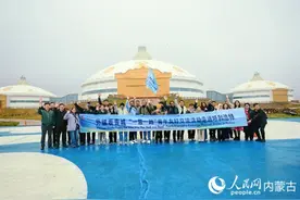 外媒记者点赞呼和浩特敕勒川草原：“我们十分赞叹这片草原的前后变化”图片